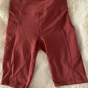Lululemon 8 “ Size 4 Fast and Free Short
